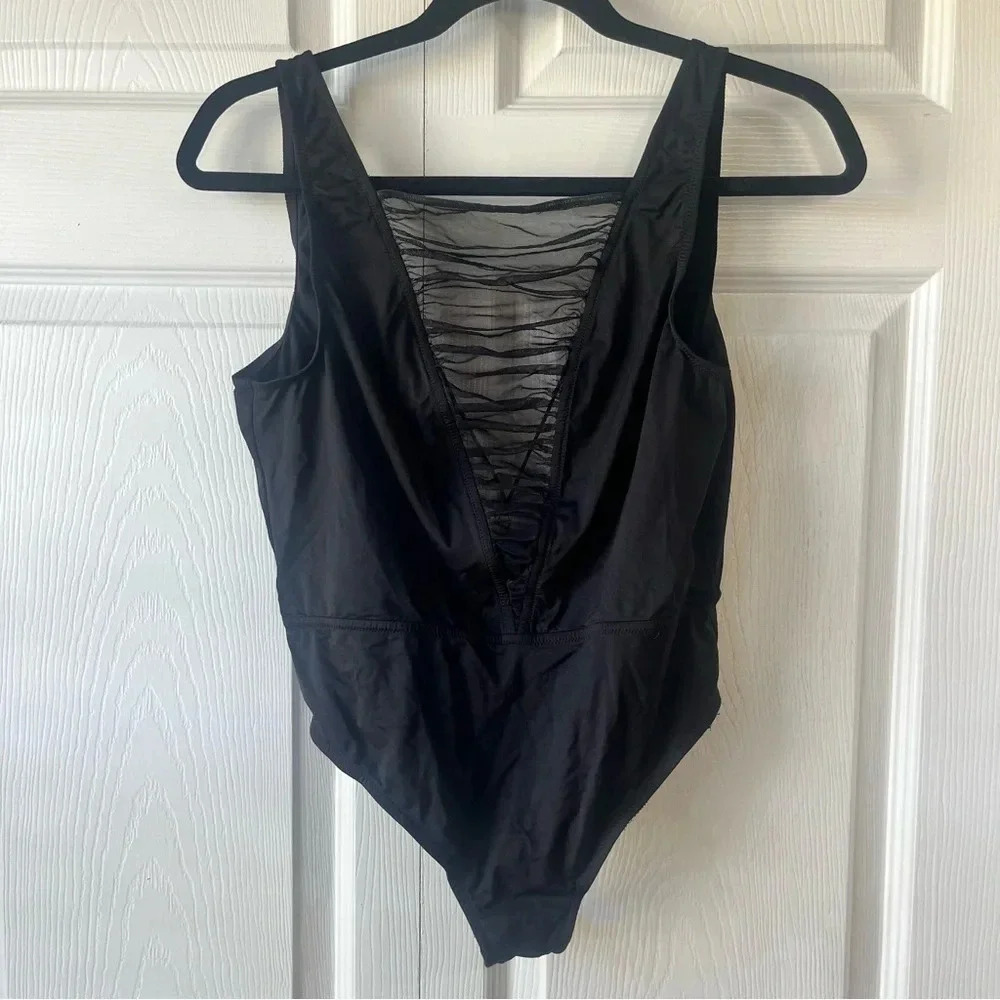 Victoria’s Secret bodysuit- med